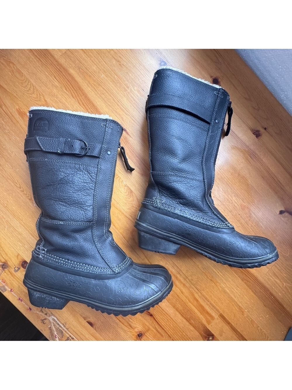 Sorel high black winter boots size 7 fleece lined